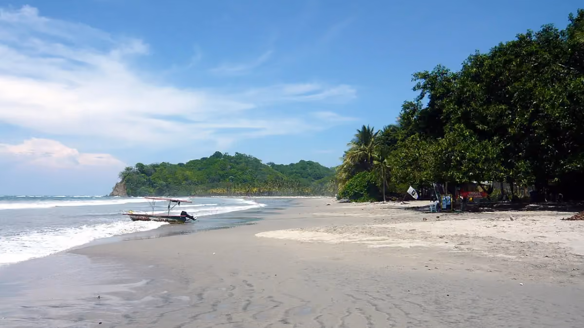 The sandy beach at Sámara on Costa Rica’s Pacific coast